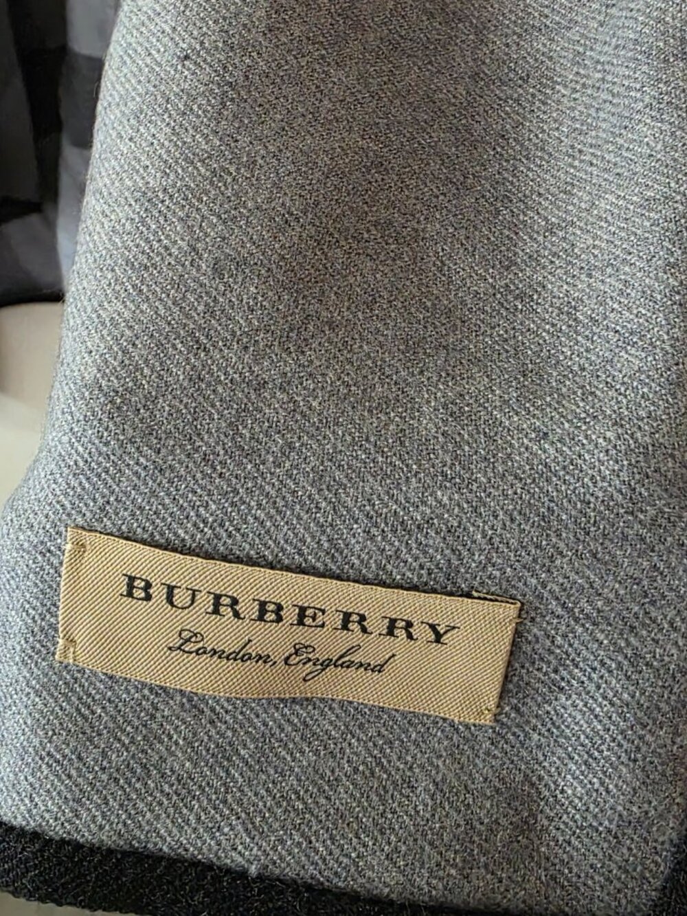Burberry - Picture 5 of 16